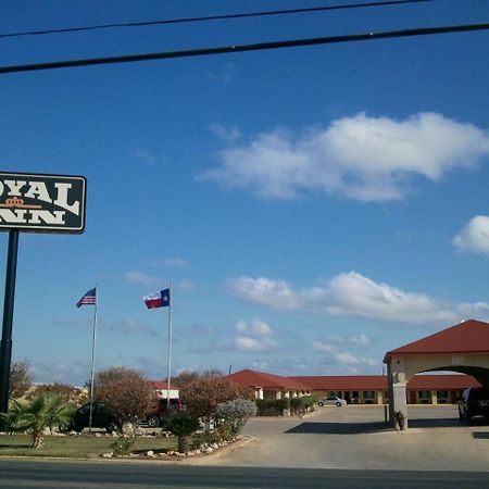 Royal Inn Pearsall Bagian luar foto