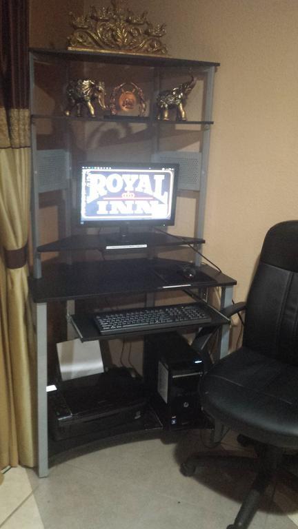 Royal Inn Pearsall Bagian luar foto